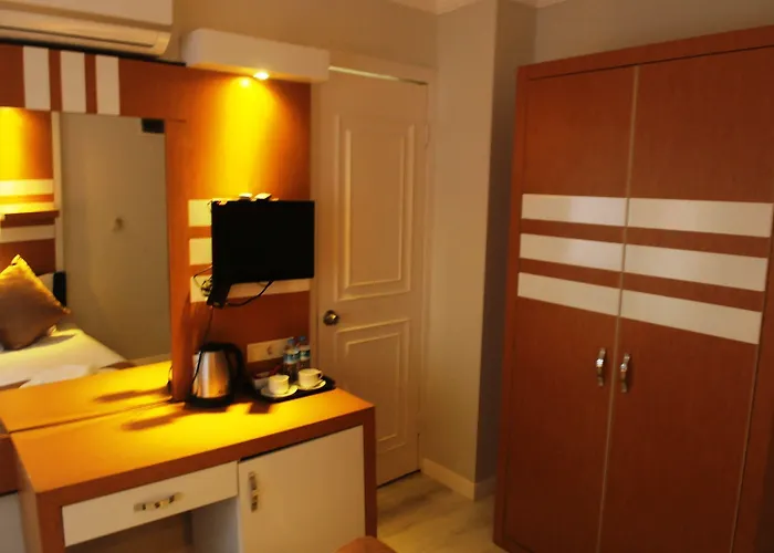 Heaven Hotel *
